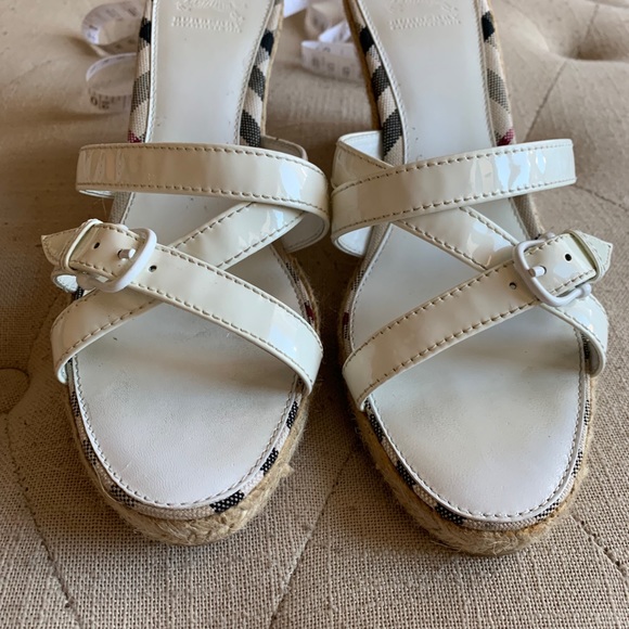 Authentic Burberry sandal. - Picture 4 of 6